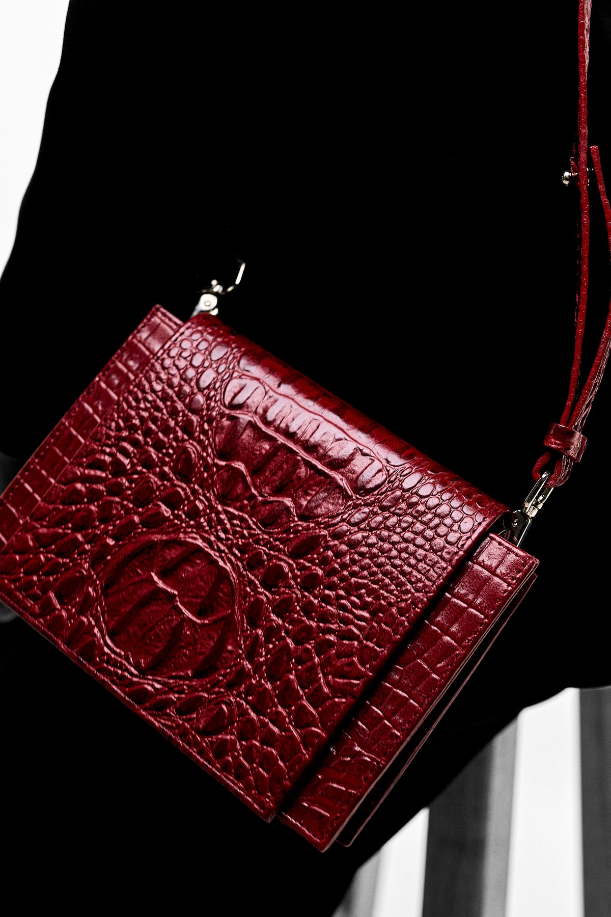 Mini Chevy Bag Burgundy styled by a model